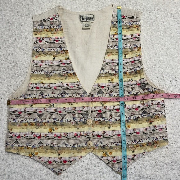 Vest - Picture 2 of 10